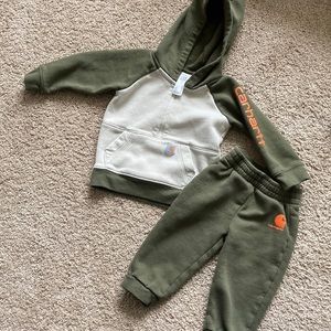 Carhartt infant boys 12m, 2 piece sweatsuit.